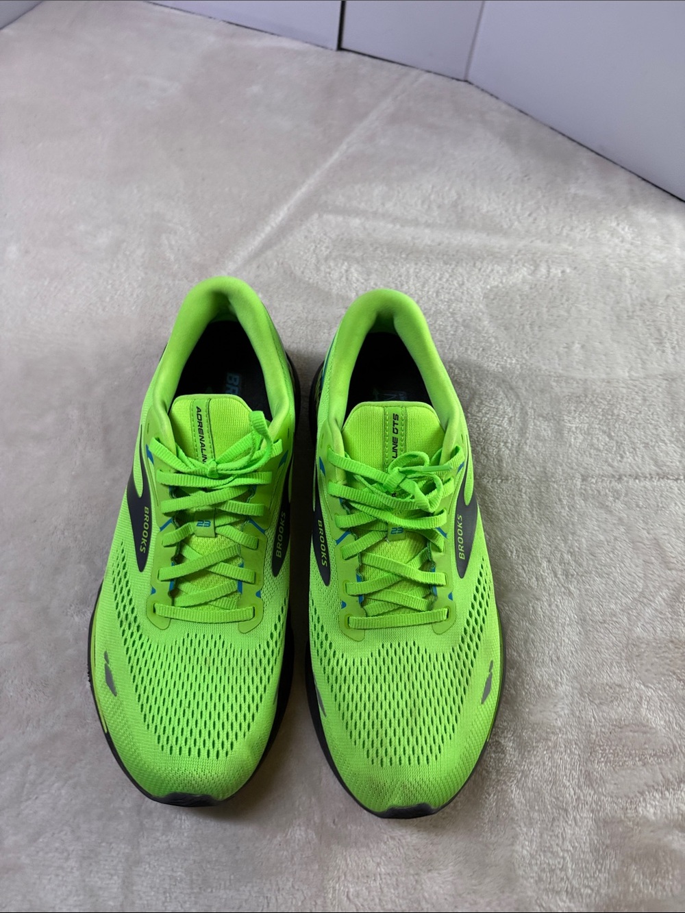 Brooks Adrenaline GTS 23 Men's Running Shoes Size 11 D Green Gecko Atomic EUC